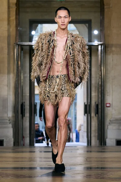 Look 19